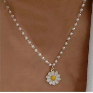 Pearl Beaded Daisy Pendant Necklace